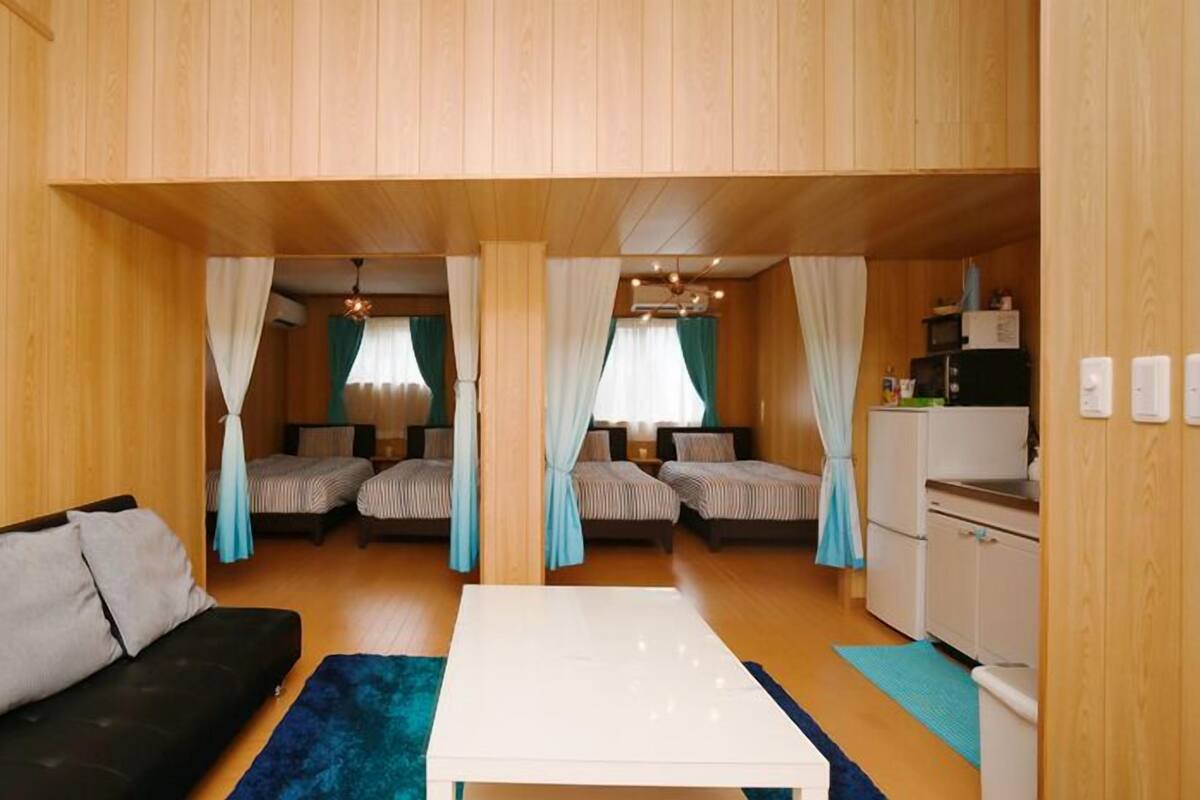 Living area | 32-inch LCD TV with satellite channels, TV