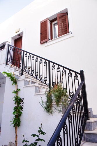Naxos "Asty" walking distance to everything!