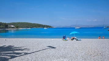 Plage, chaises longues