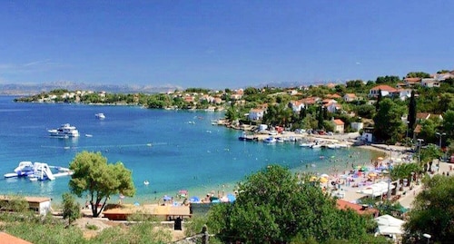 Villa Sol - private heated pool & 30m from the sea