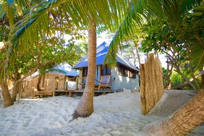 豪華雙人房 (Beachfront Bure) | 1 間臥室、迷你吧、客房內保險箱、書桌