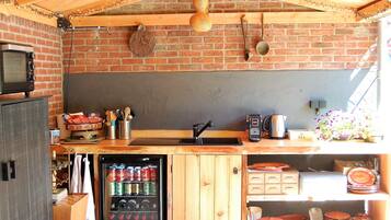 Een koelkast, een magnetron, een kookplaat