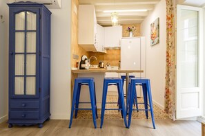 Fridge, microwave, coffee/tea maker, electric kettle