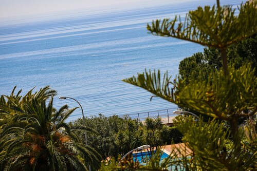 TROPICANA - Penthouse Sea View - Communal Pool