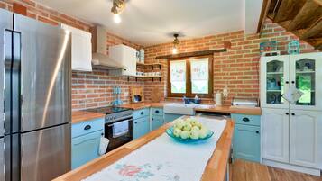 Refrigerador, placa de cocina, lavavajillas, cafetera/tetera