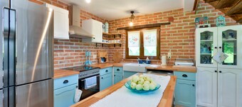 5 bedroom awesome home in Novi Marof