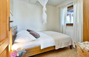 2 عدّة غرف نوم وخزنة داخل الغرفة وسرير سفر وواي فاي مجانًا