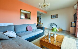 Smart TV, fireplace, DVD player, table football