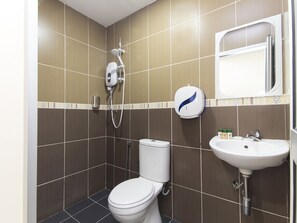 Standard Single Room | Bathroom | Shower, towels - 328 Apple Hotel Shah Alam (Shah Alam)