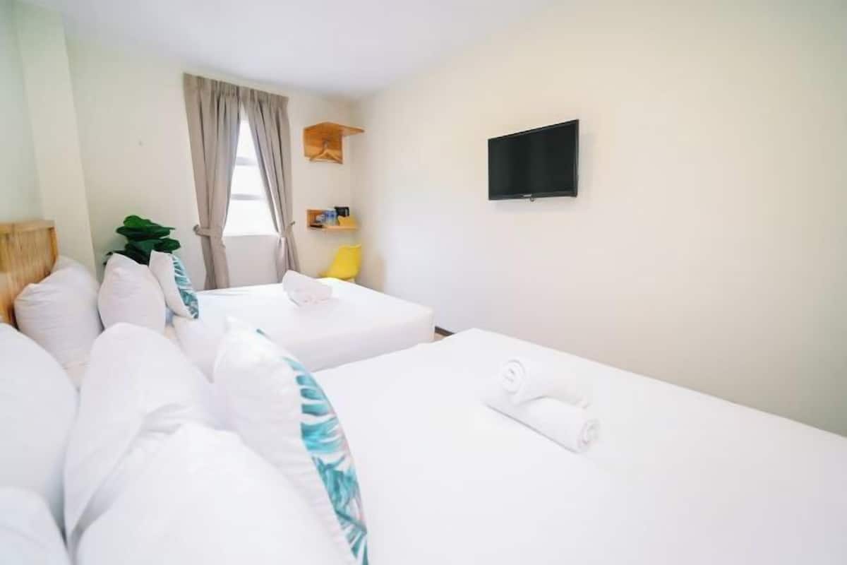 Iron/ironing board, free WiFi, bed sheets, wheelchair access