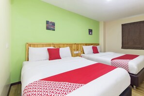 Tabla de planchar con plancha, wifi gratis y ropa de cama