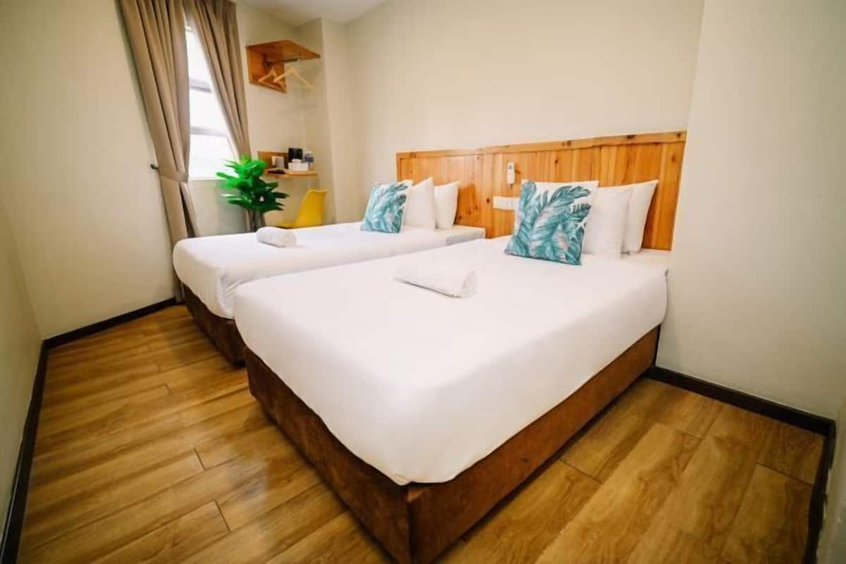 Iron/ironing board, free WiFi, bed sheets, wheelchair access