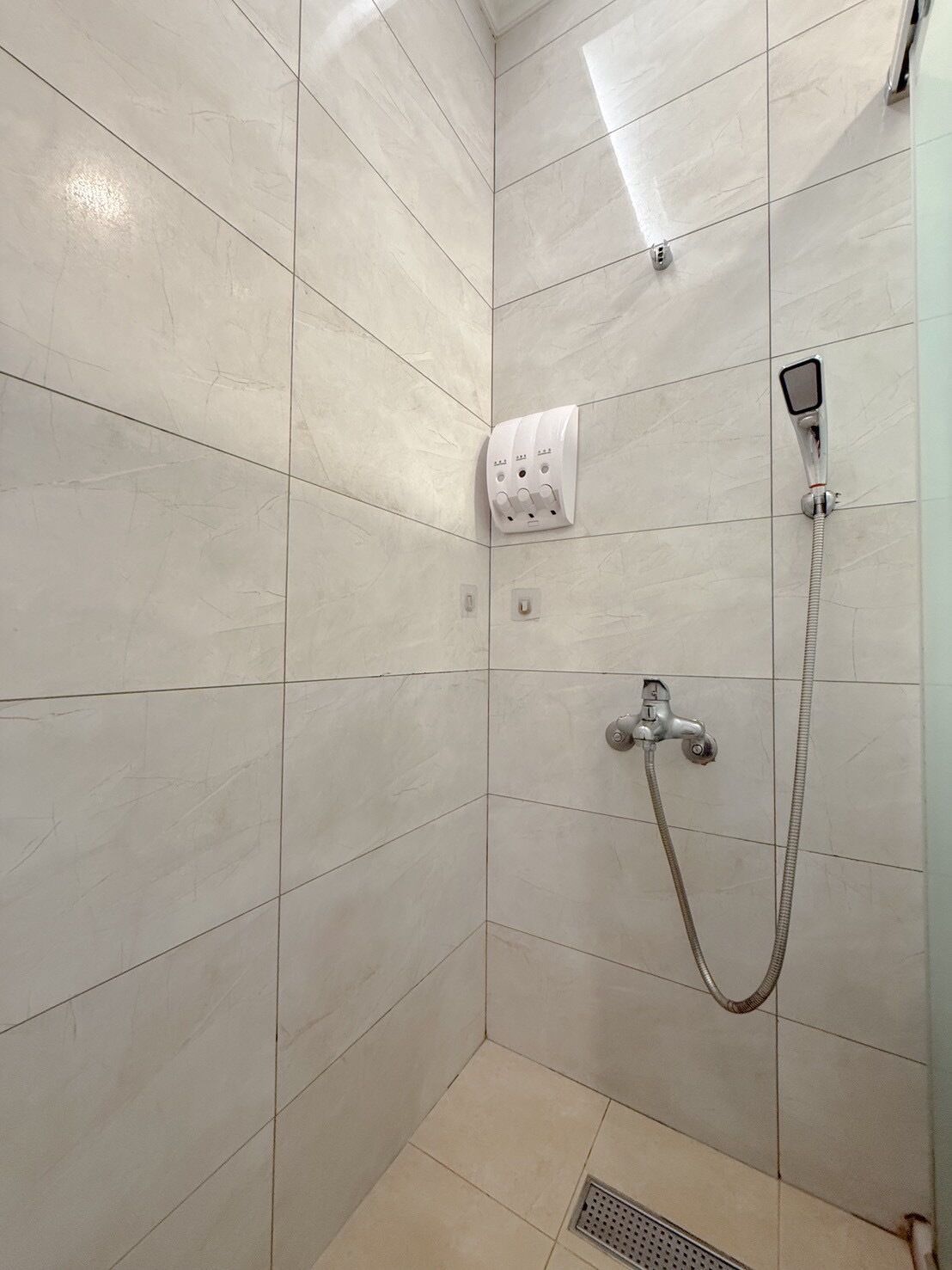 Deluxe Room, Multiple Beds, Mezzanine | Bathroom | Shower, rainfall showerhead, hair dryer, slippers