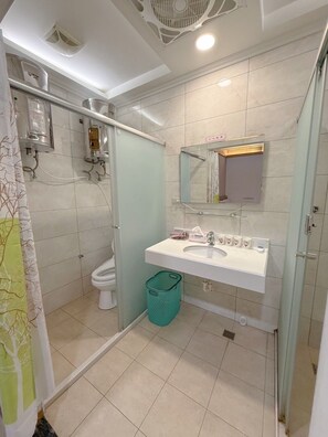Standard Quadruple Room - Tamsui Homestay (New Taipei City)