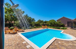 Pool - Stunning home in Suhovare (Suhovare)