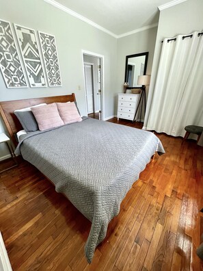 2 chambres, fer et planche à repasser, lit parapluie, Wi-Fi gratuit