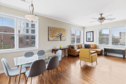 Prime location! Downtown Auburn 2 bedroom open concept Apartment