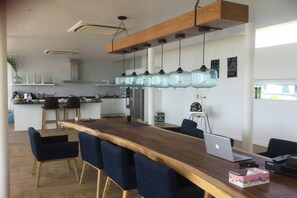 5-Bedroom Villa with Private Pool and Sea View | Spisning på værelset