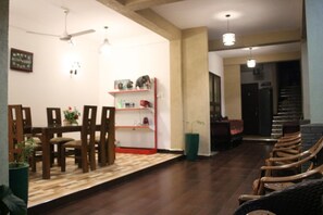 Daily continental breakfast (USD 5 per person) - Dambulla Holiday Home (Dambulla)