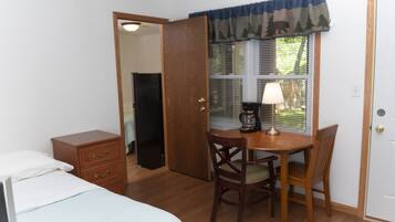 1 chambre, fer et planche à repasser, accès Internet, draps fournis