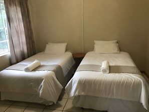 Chalet, 1 Double Bed | 1 bedroom, premium bedding, desk, blackout curtains - Our Place (Louis Trichardt)