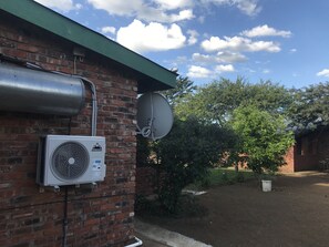 1 bedroom, premium bedding, desk, blackout drapes - Our Place (Louis Trichardt)