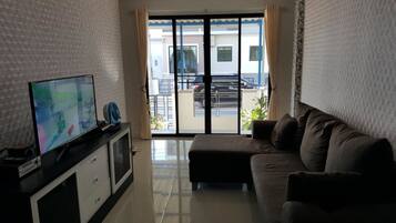 4-Bedroom Villa | Living room