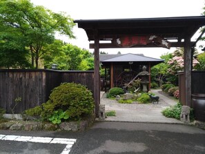 Property entrance - Yufuin Onsen Oyado Gorinka (Yufu)