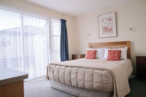 Deluxe Suite, 1 Bedroom | Literie de qualité supérieure, bureau, rideaux occultants