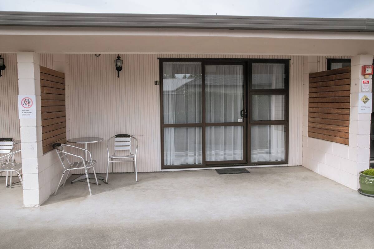 Deluxe Studio (1 Queen and 1 Single Beds) | Sengetøy av topp kvalitet, skrivebord, blendingsgardiner og lydisolert