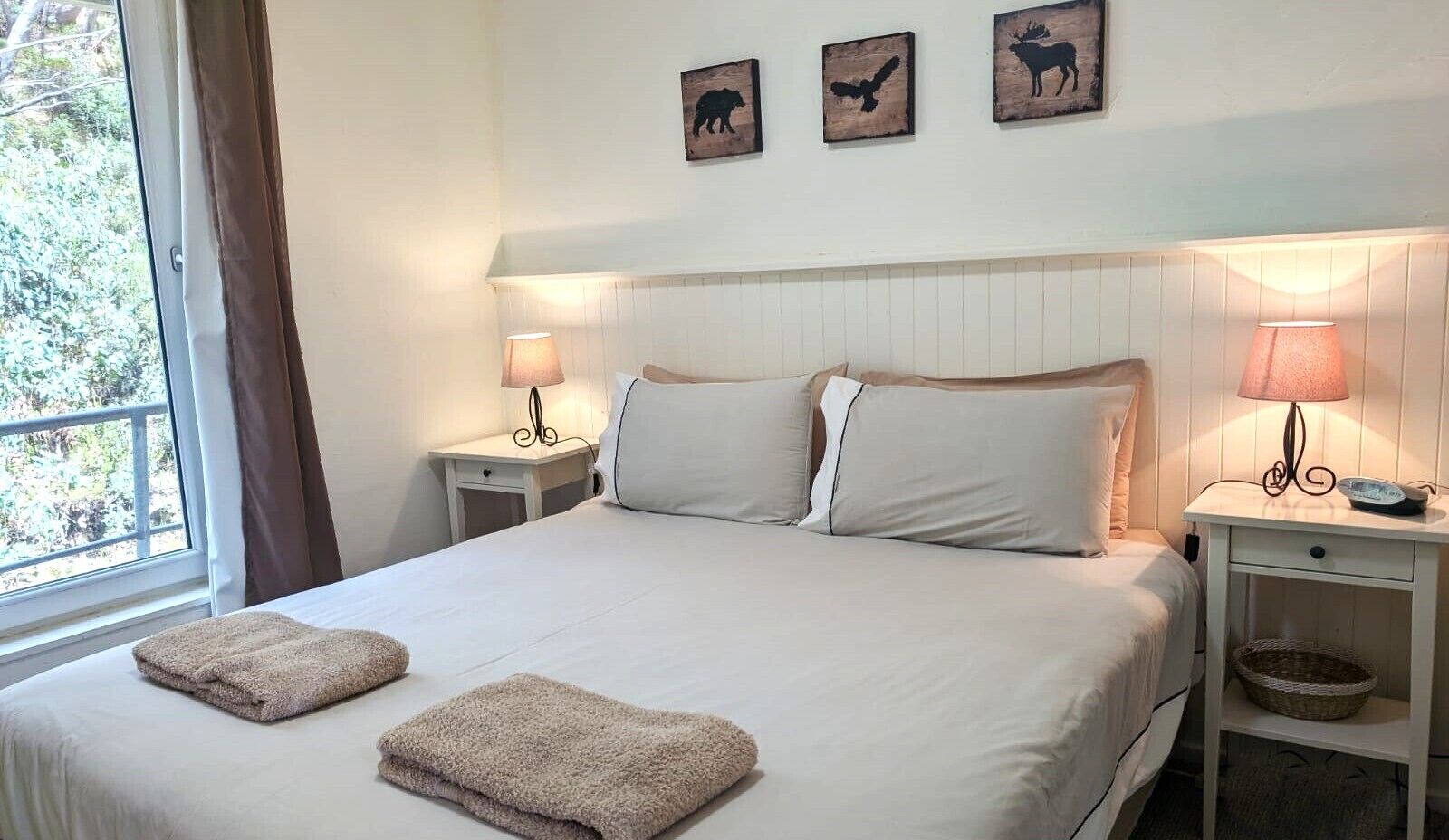 4 Share Deluxe 2 Bedroom  | 1 bedroom, premium bedding, iron/ironing board, free WiFi