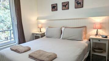4 Share Deluxe 2 Bedroom | 1 bedroom, premium bedding, iron/ironing board, free WiFi