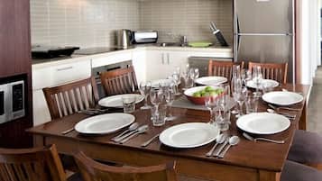 8 Share Superior Deluxe 3 Bedroom | Private kitchen | Fridge, microwave, oven, stovetop