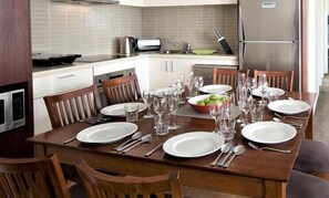 8 Share Superior Deluxe 3 Bedroom | Private kitchen | Fridge, microwave, oven, stovetop - Alpine View Apartments (Falls Creek)