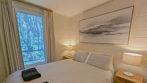 Deluxe appartement, 4 slaapkamers, keuken | 1 slaapkamer, luxe beddengoed, een strijkplank/strijkijzer, gratis wifi