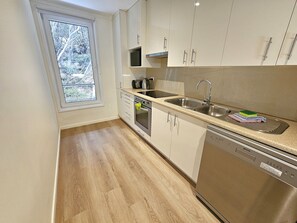 12 Share Value 4 Bedroom | Private kitchen | Fridge, microwave, oven, stovetop - Alpine View Apartments (Falls Creek)