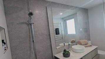 12 Share Superior Deluxe A 4 Bedroom | Bathroom | Shower, hair dryer, heated floors, towels