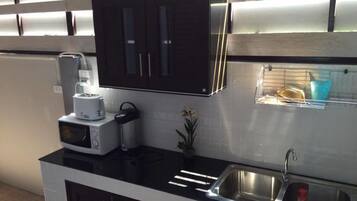 Three-Bedroom Townhome | Private kitchenette | Microwave, electric kettle, cookware/dishes/utensils