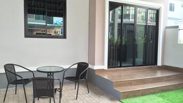 Three-Bedroom Townhome | Terrasse/Patio