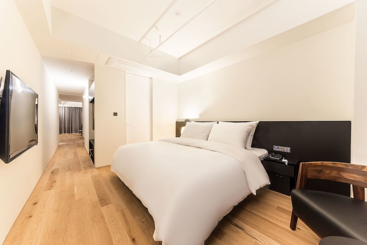 Blackout curtains, soundproofing, free WiFi, bed sheets