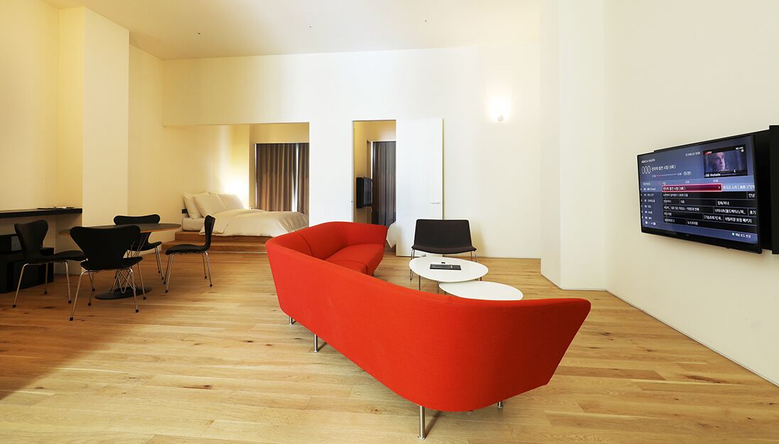 penthouse pool villa | living area | flat-screen tv, heated floors