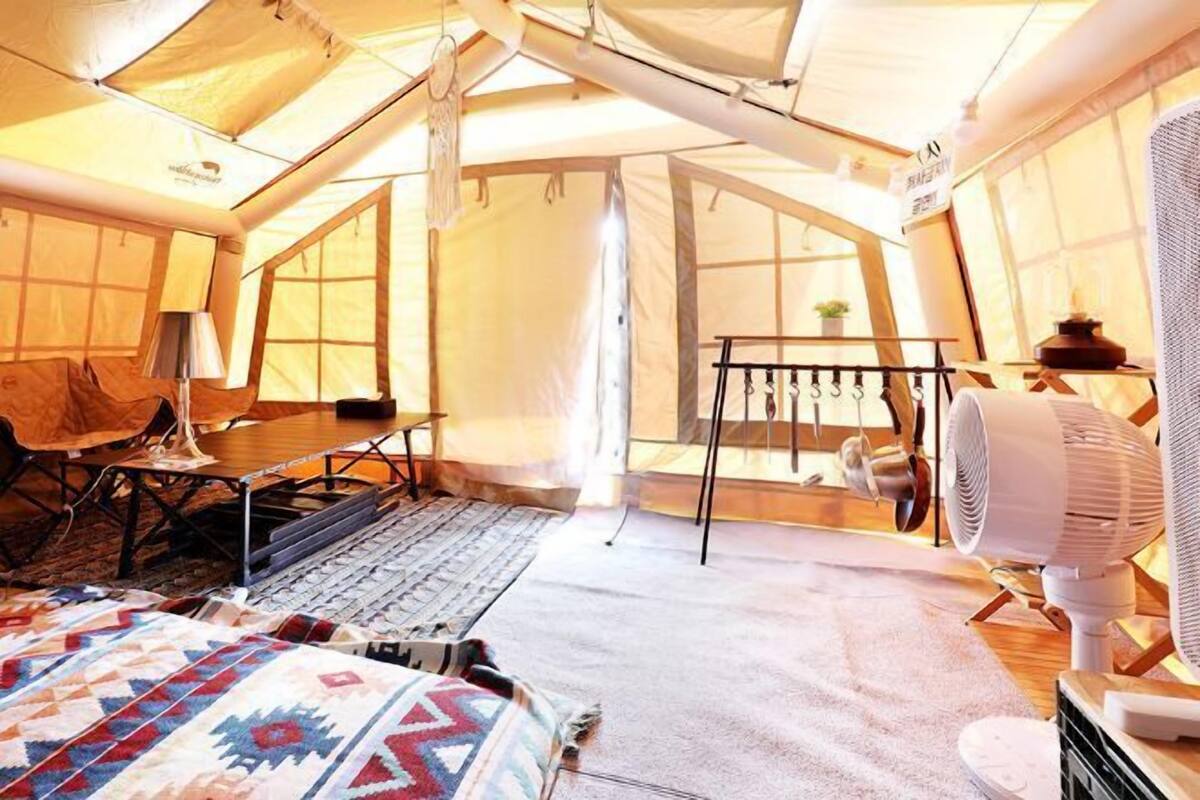Blackout curtains, soundproofing, free WiFi, bed sheets