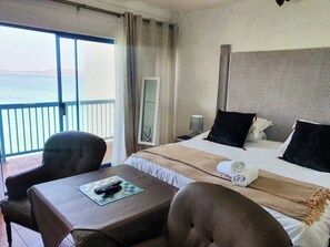 Deluxe Suite | Iron/ironing board, free WiFi, bed sheets - Raaswater Self Catering (Langebaan)