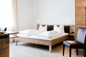 Minibar, desk, blackout curtains, free WiFi - Hotel Palko Garni (Dingolfing)