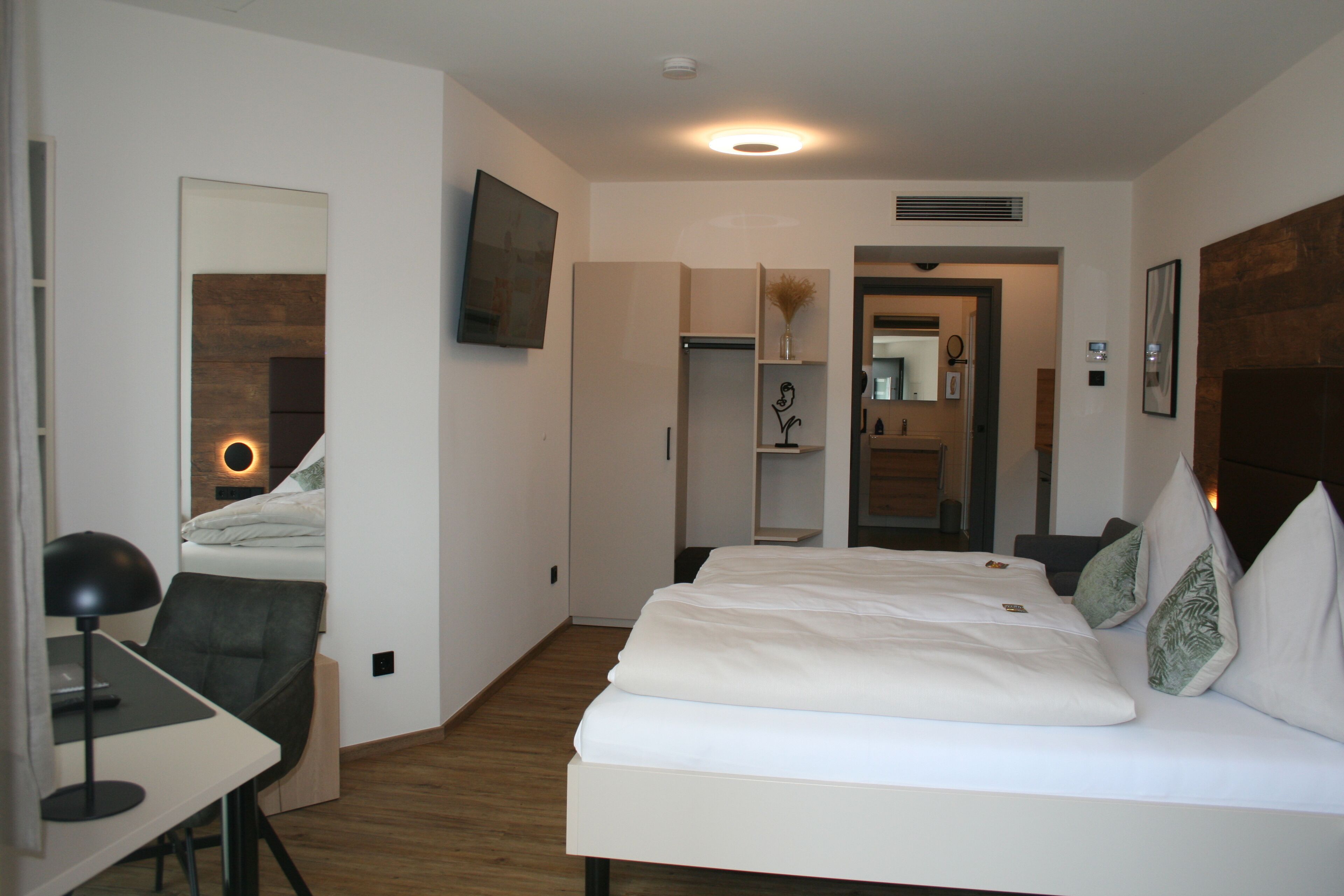 junior suite | hypo-allergenic bedding, minibar, in-room safe, desk