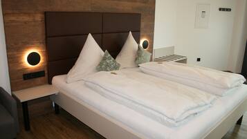 Junior-Suite | Allergikerbettwaren, Minibar, Zimmersafe, Schreibtisch