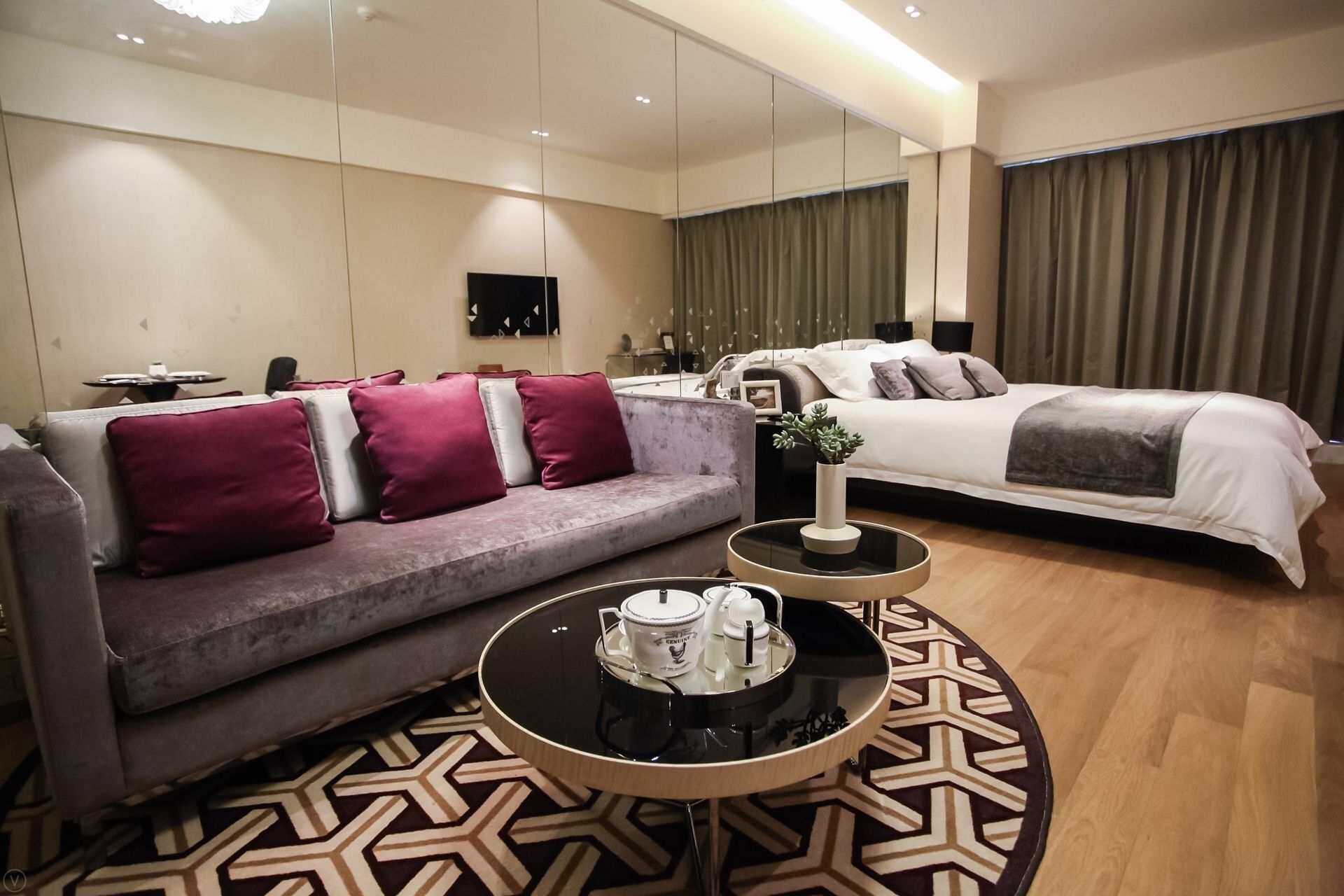 Deluxe Apartment | 1 bedroom, in-room safe, desk, blackout curtains