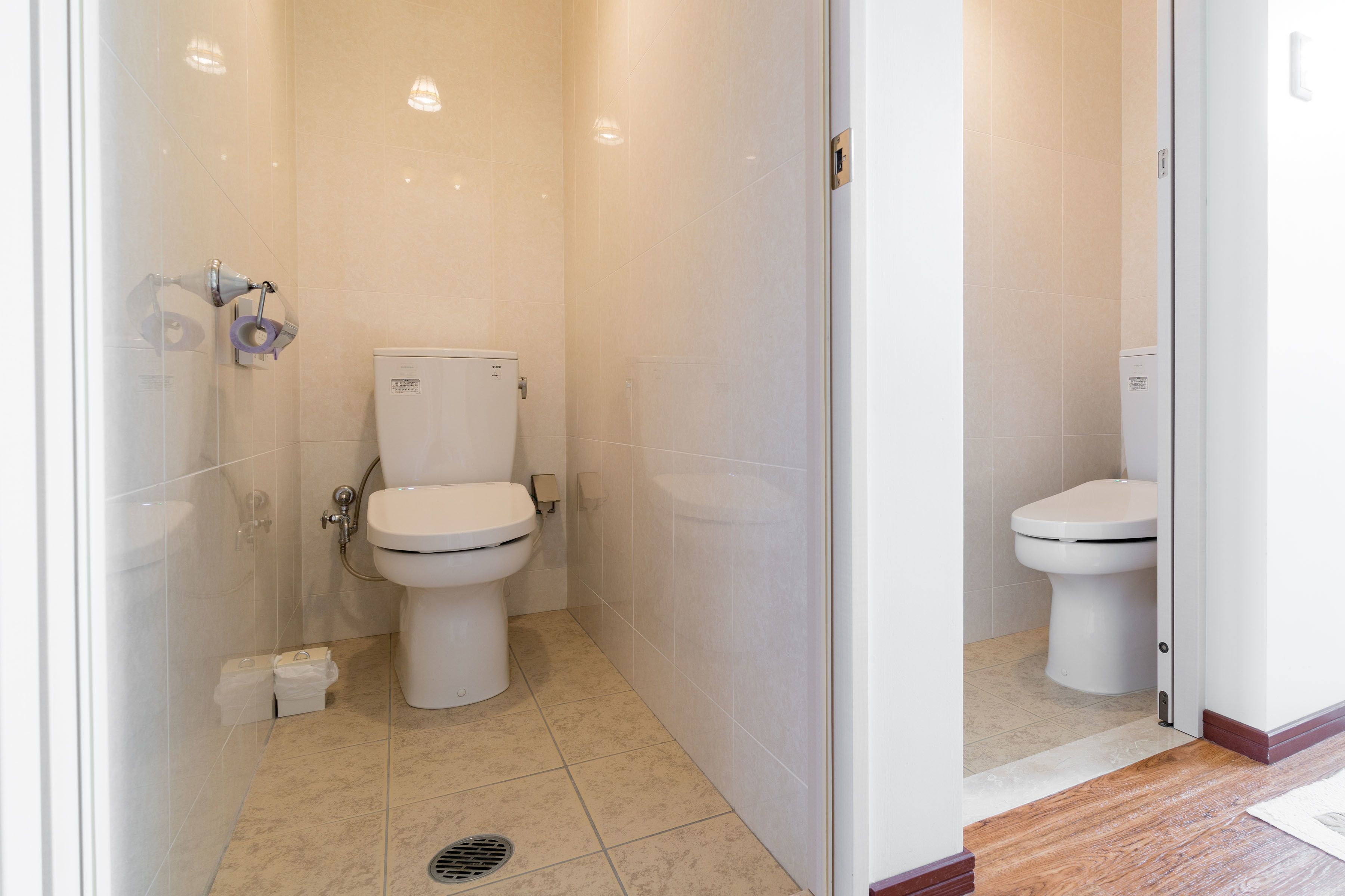 marseille | bathroom | separate bathtub and shower, deep-soaking bathtub, free toiletries