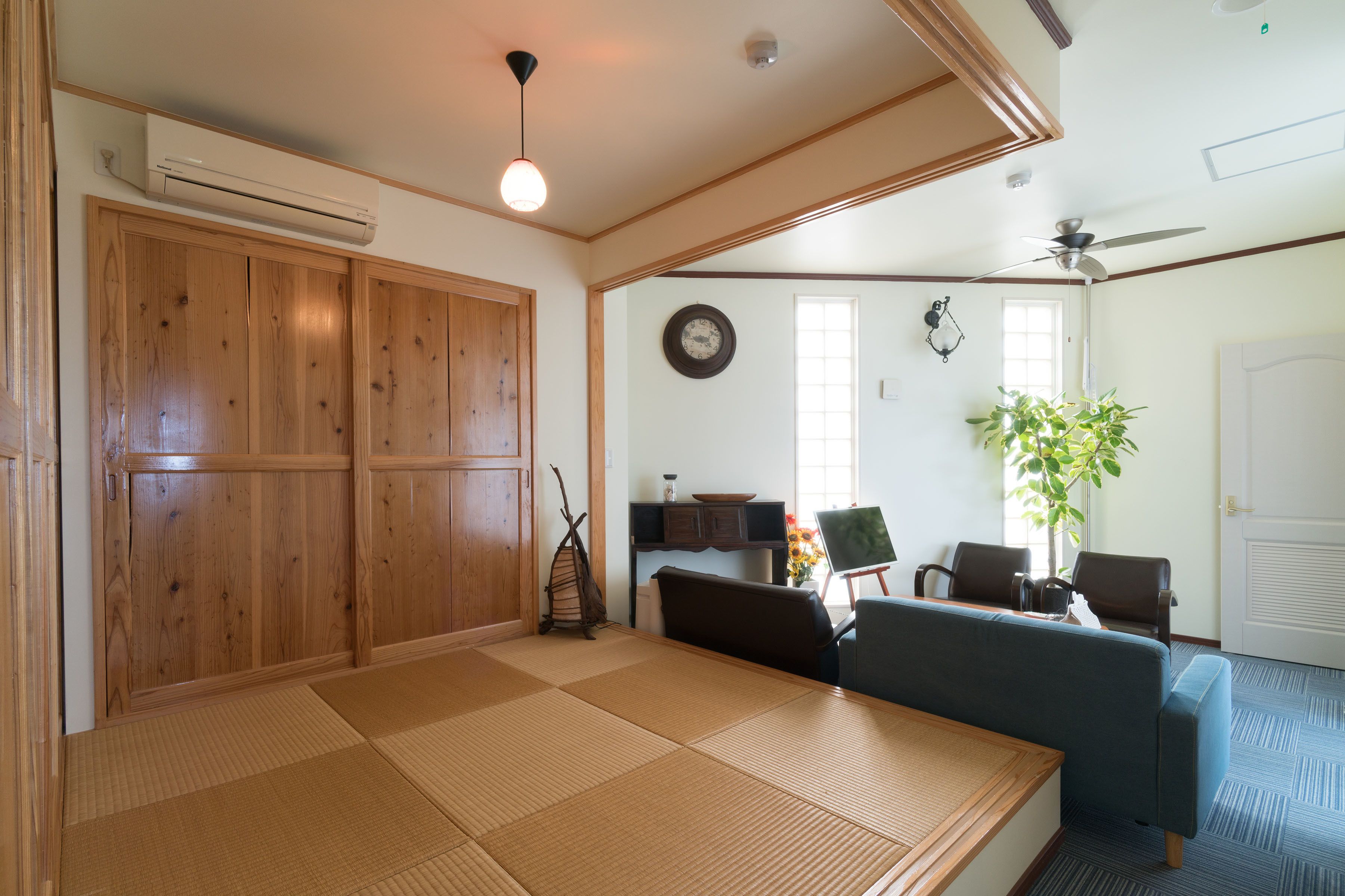 marseille | living room | flat-screen tv