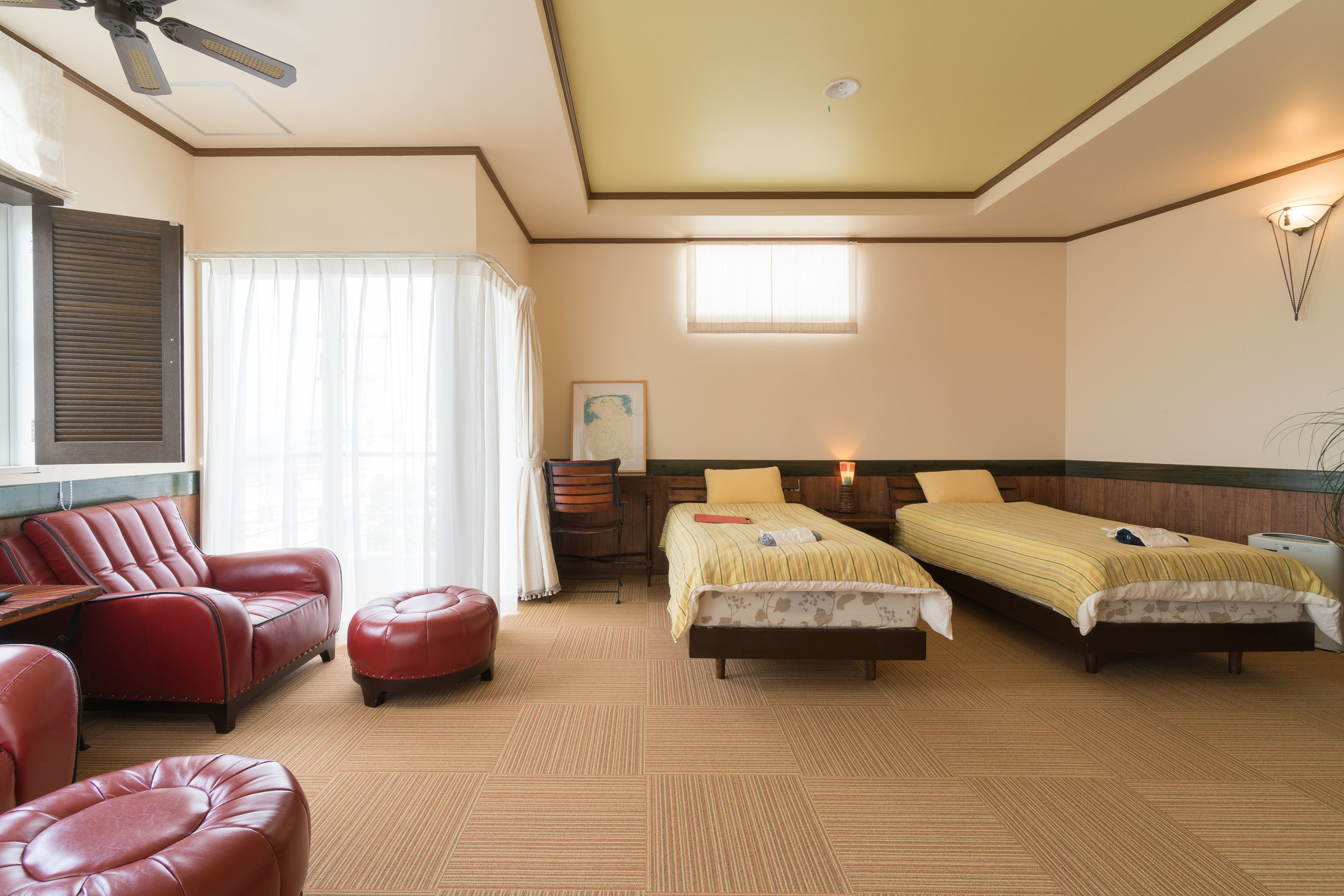 valencia | living area | flat-screen tv